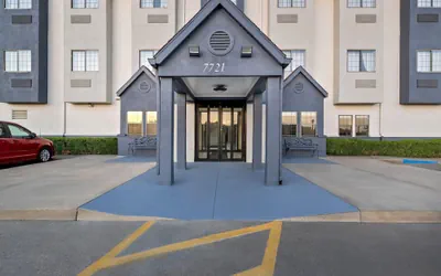 Days Inn by Wyndham near Kansas Speedway