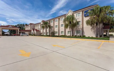 Photo 2 - Microtel Inn & Suites by Wyndham Lady Lake/The Villages