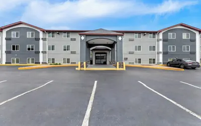 Photo 2 - Red Roof Inn Huntsville, AL