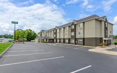 Photo 2 - Quality Inn & Suites Bristol North