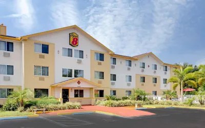 Photo 2 - Super 8 by Wyndham Clearwater/St. Petersburg Airport