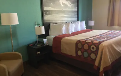 Photo 5 - Super 8 by Wyndham Clearwater/St. Petersburg Airport