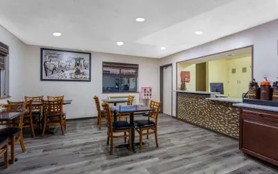 Photo 5 - Super 8 by Wyndham Abingdon VA