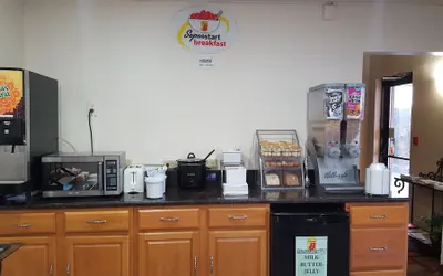 Photo 3 - Super 8 by Wyndham Abingdon VA