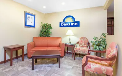 Photo 3 - Days Inn by Wyndham Maumee/Toledo