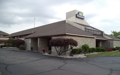 Photo 2 - Days Inn by Wyndham Maumee/Toledo
