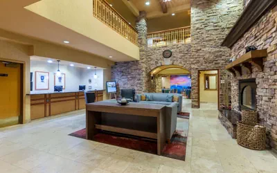 Photo 3 - La Quinta Inn & Suites by Wyndham Vancouver