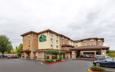 Photo 2 - La Quinta Inn & Suites by Wyndham Vancouver