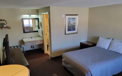 Photo 5 - Queen City Inn