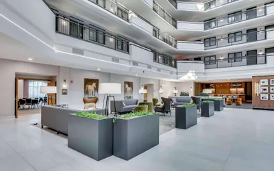 Photo 4 - Embassy Suites Louisville East