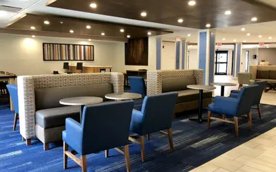 Photo 4 - Holiday Inn Express Hotel & Suites Great Barrington by IHG