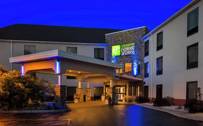 Photo 2 - Holiday Inn Express Hotel & Suites Great Barrington by IHG