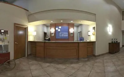 Photo 2 - Holiday Inn Express & Suites Forest by IHG