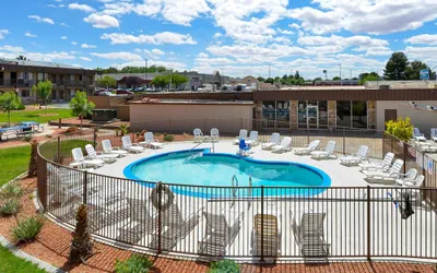 Photo 2 - Rodeway Inn at Lake Powell