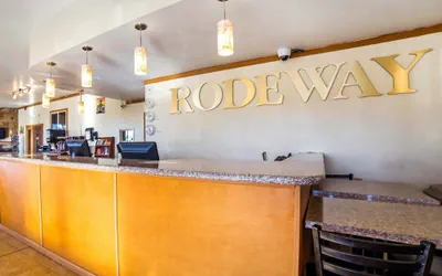 Photo 3 - Rodeway Inn at Lake Powell