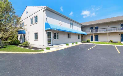 Photo 2 - Econo Lodge Bethel - Danbury