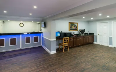 Photo 2 - Cambridge Inn