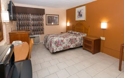 Photo 4 - Cambridge Inn
