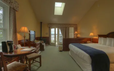 Photo 4 - Spruce Point Inn