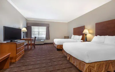 Photo 5 - Best Western Club House Inn & Suites