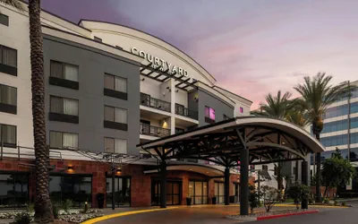 Photo 2 - Courtyard by Marriott Los Angeles Burbank Airport