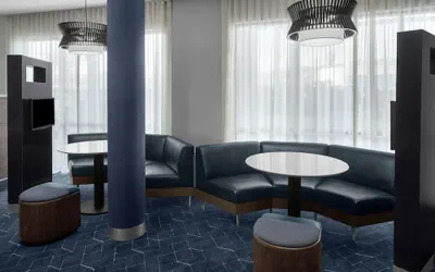 Photo 3 - Courtyard by Marriott Los Angeles Burbank Airport