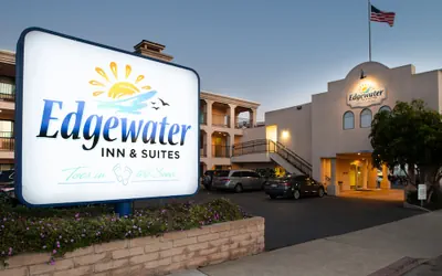 Photo 2 - Edgewater Inn And Suites