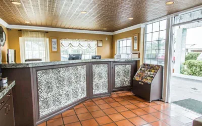 Photo 4 - Econo Lodge Cocoa Beach - near the Port
