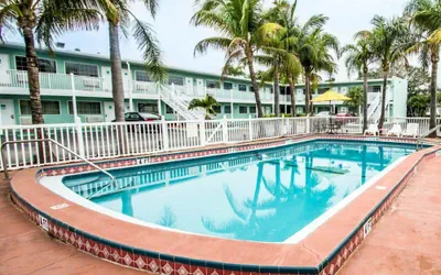 Photo 2 - Econo Lodge Cocoa Beach - near the Port