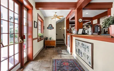 Photo 3 - Artists Colony Inn