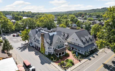 Artists Colony Inn