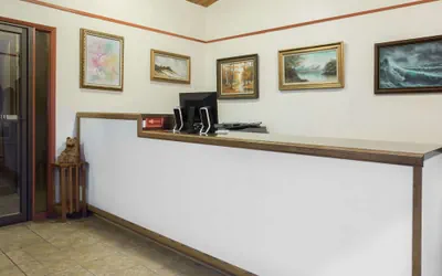 Photo 4 - Knights Inn Boardman