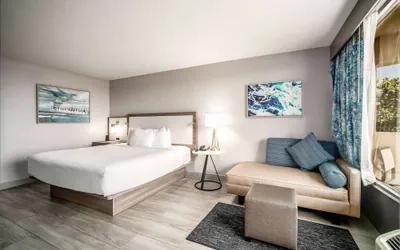 Photo 5 - La Quinta Inn & Suites by Wyndham Cocoa Beach Oceanfront