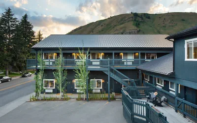 Photo 2 - Anvil Hotel