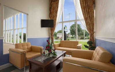 Photo 4 - Days Inn by Wyndham West Yarmouth/Hyannis Cape Cod Area