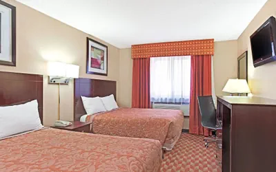 Photo 5 - Super 8 by Wyndham Long Island City LGA Hotel