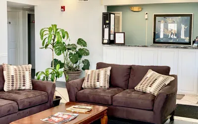 Photo 3 - Key West Inn - Childersburg