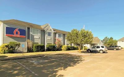 Photo 2 - Motel 6 McAlester, OK - South