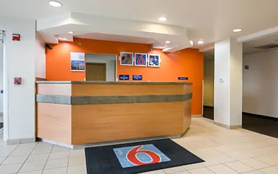 Photo 2 - Motel 6 Sycamore, IL