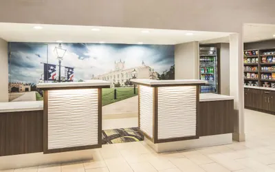 Photo 4 - La Quinta Inn & Suites by Wyndham Milledgeville
