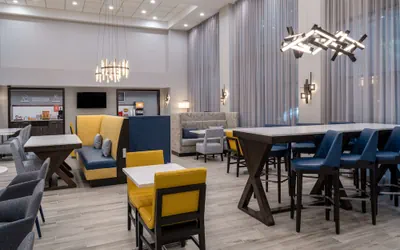 Photo 4 - Hampton Inn & Suites Agoura Hills