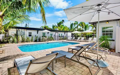 Photo 2 - Haley's at The Anna Maria Island Inn