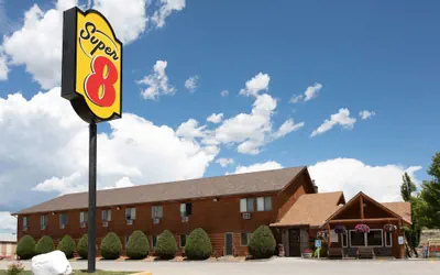 Photo 2 - Super 8 by Wyndham Dubois