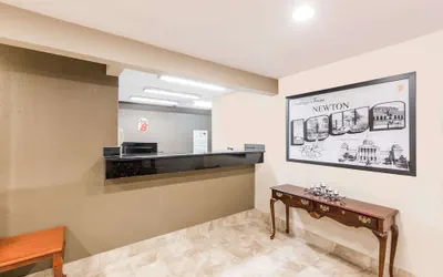 Photo 2 - Super 8 by Wyndham Newton