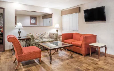 Photo 2 - Super 8 by Wyndham Lebanon