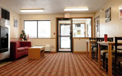Photo 5 - Magnuson Hotel Ironwood