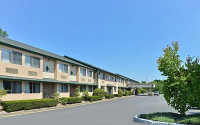 Photo 2 - Americas Best Value Inn New Paltz