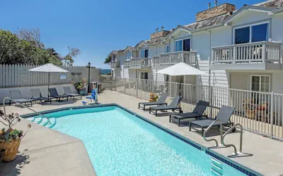 Photo 2 - Pelican Inn & Suites