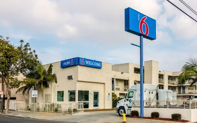 Photo 2 - Motel 6 Bell Gardens, CA - Los Angeles