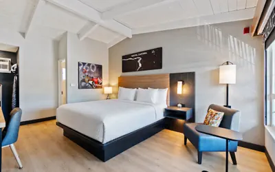 Photo 2 - Thunderbird Lodge
